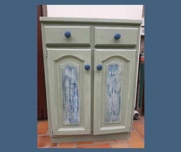 Petit meuble transformé