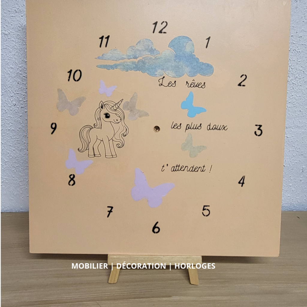Horloge murale Licorne et papillons